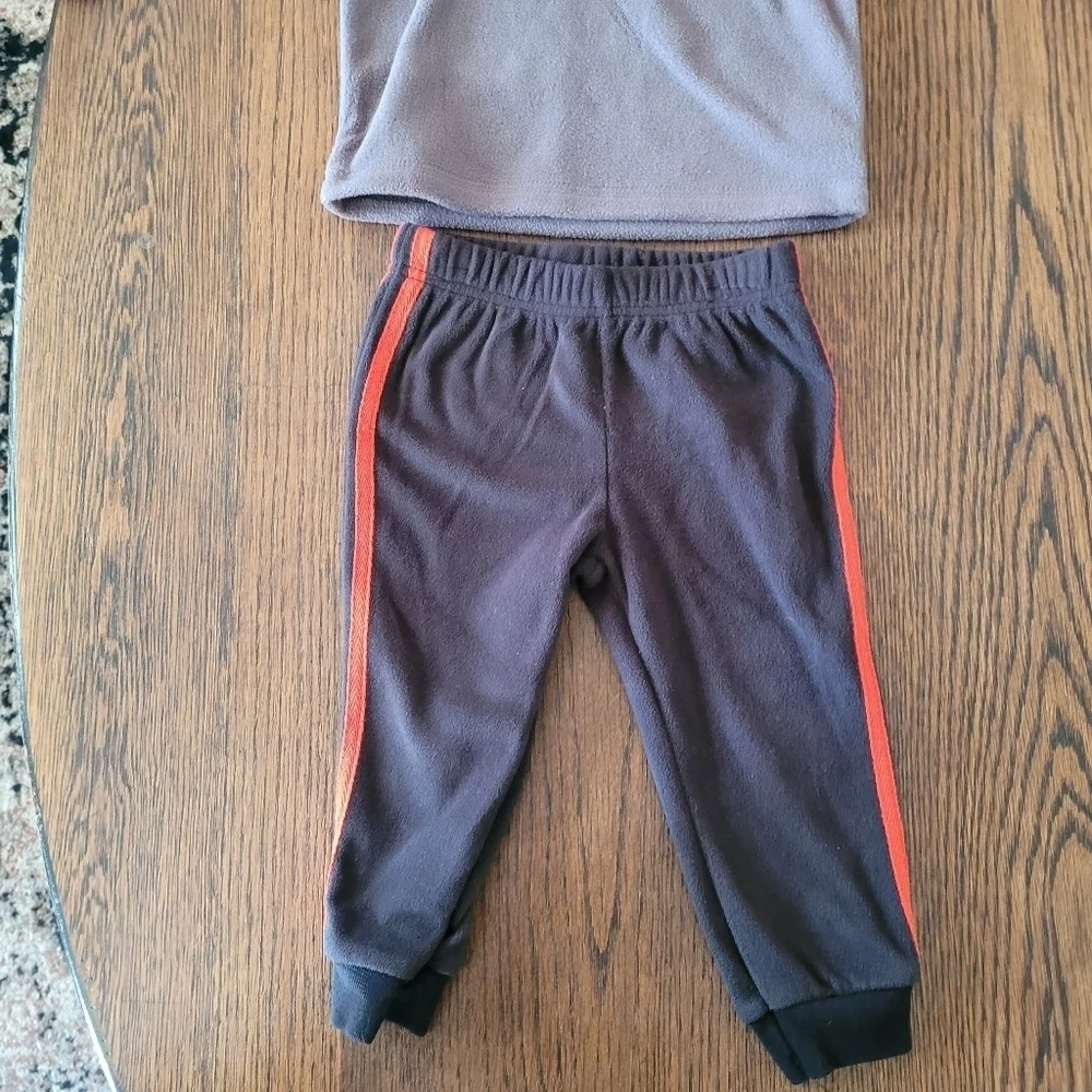 Carter's 2 piece Fleece Pullover and Jogger Set Size Boy's 18 Months